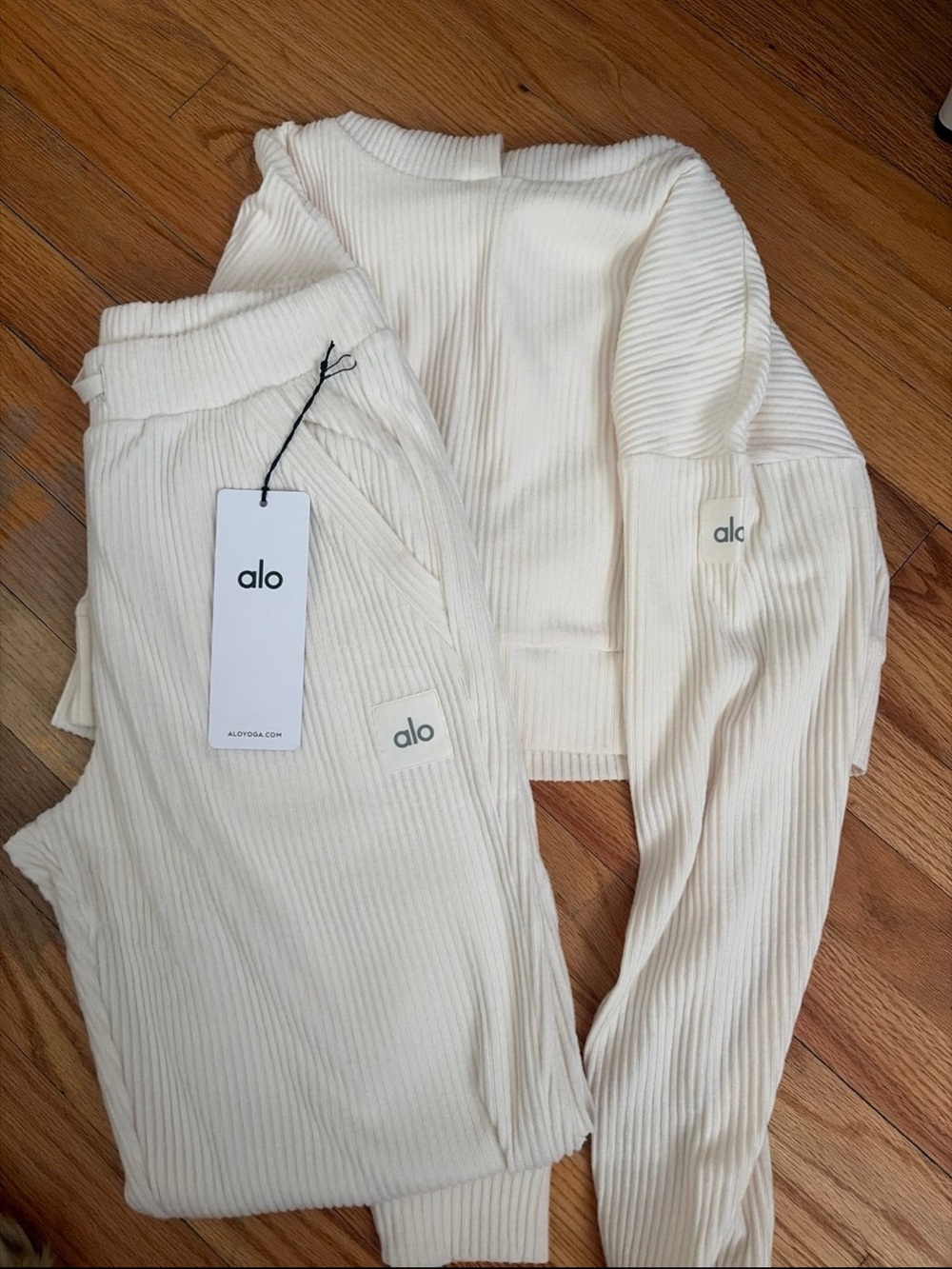 New Alo White Muse Set size small